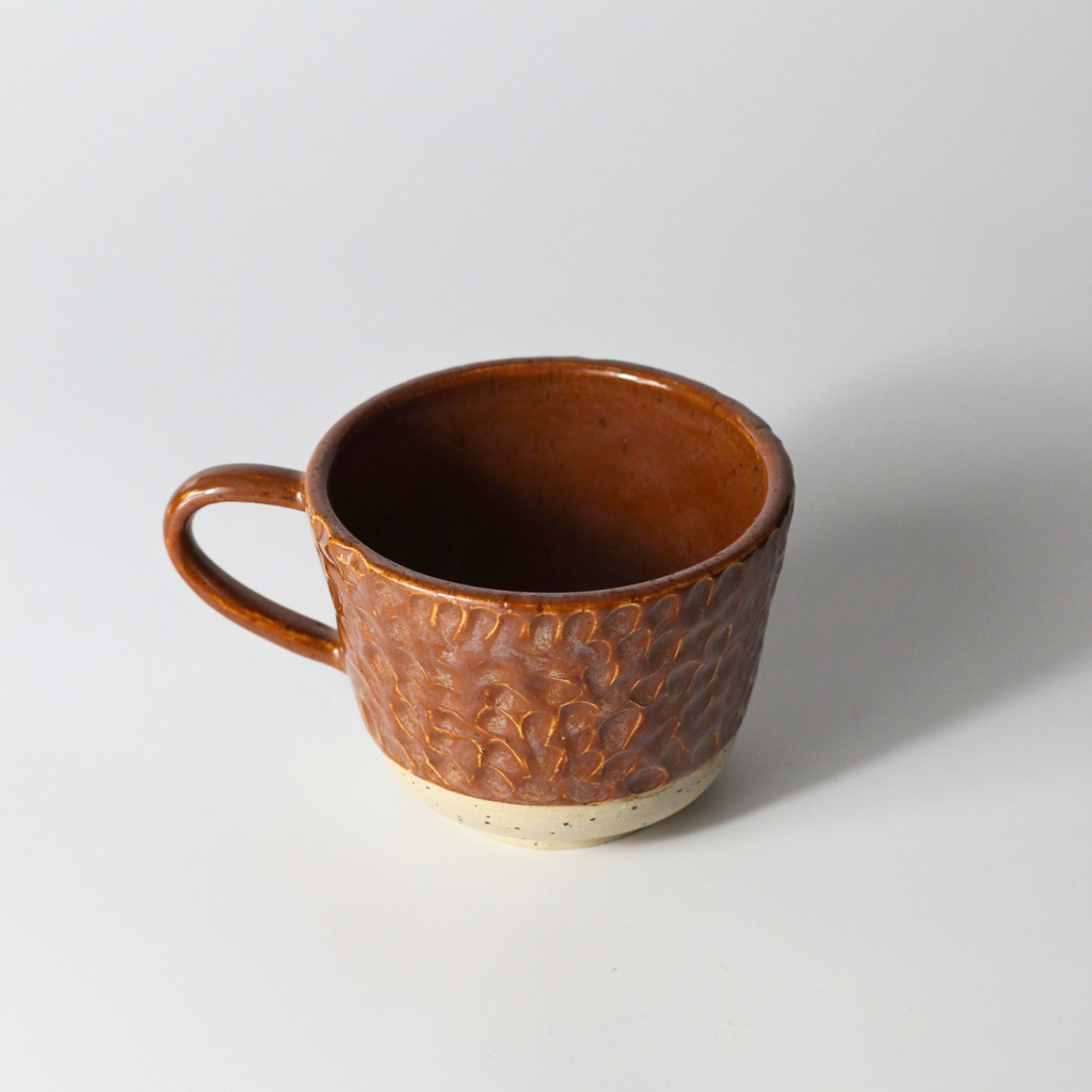 Brun mugg med öra