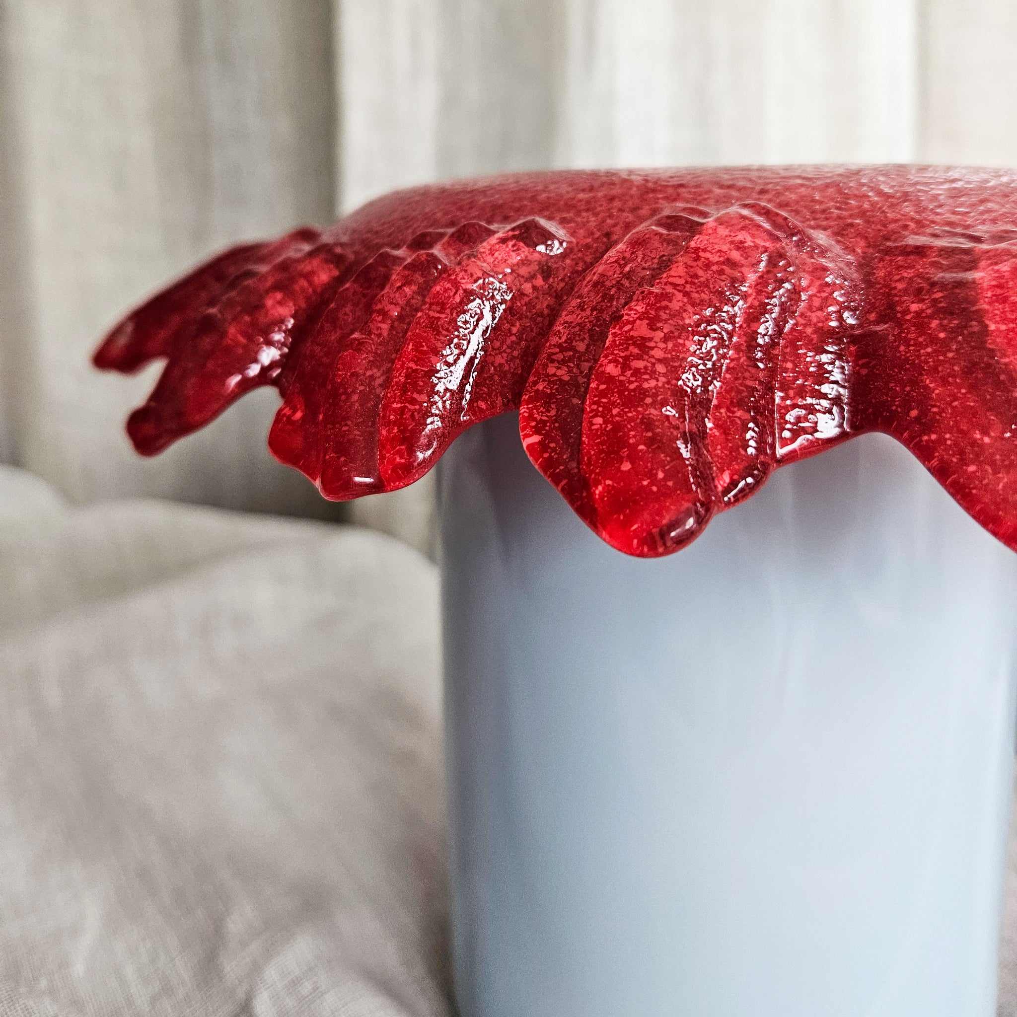 Röd/blå lampa i återbrukat glas